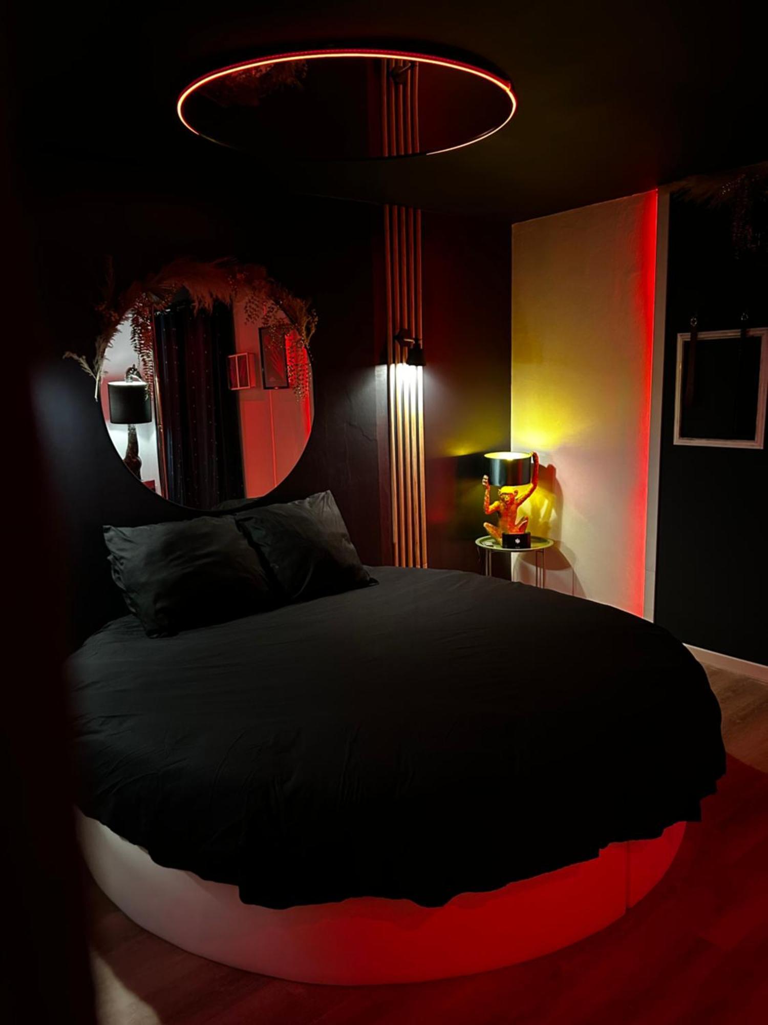 Love Room Haut De Gamme - L'Extase Avec Jacuzzi Violaines Номер фото