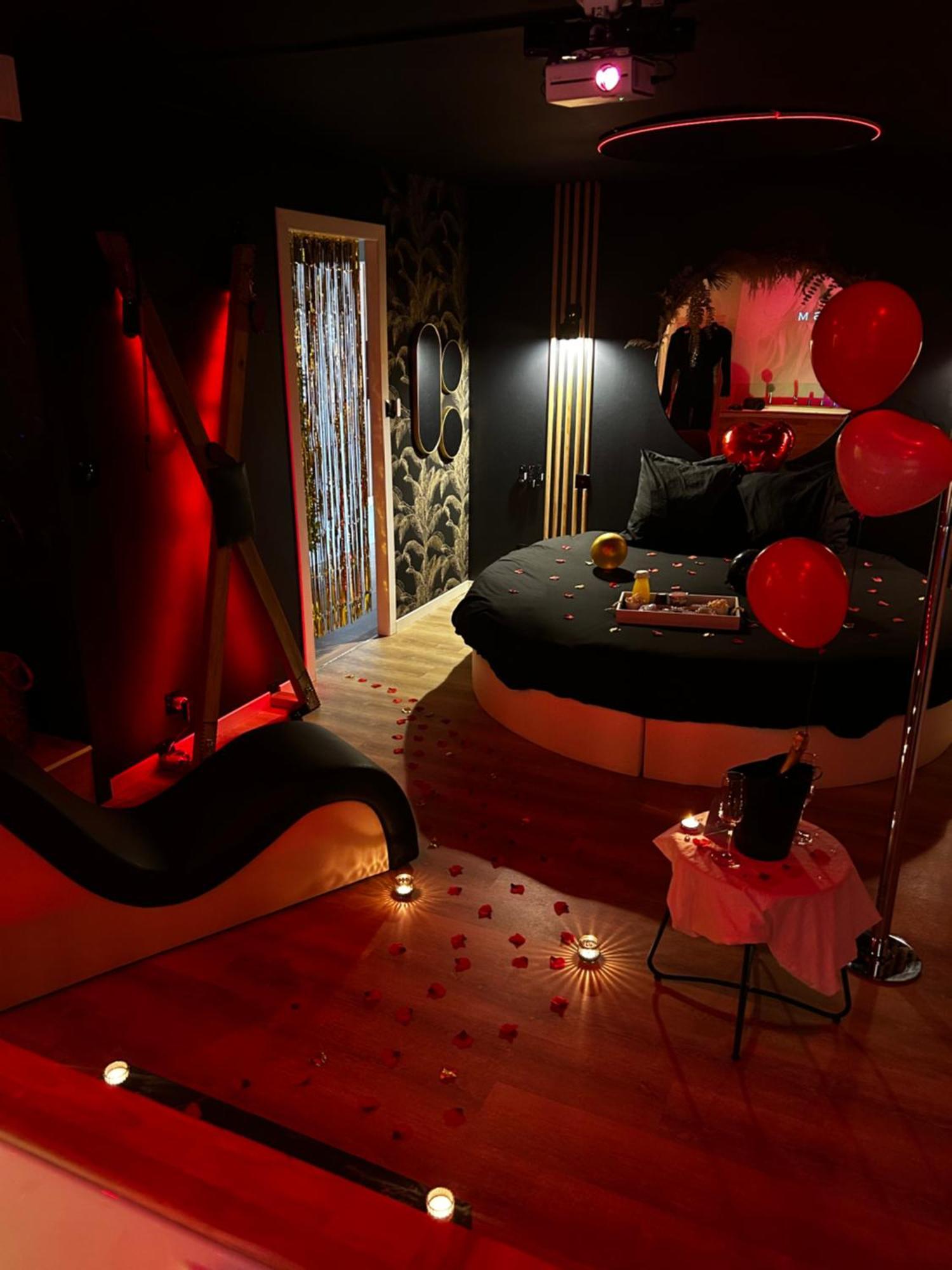 Love Room Haut De Gamme - L'Extase Avec Jacuzzi Violaines Экстерьер фото
