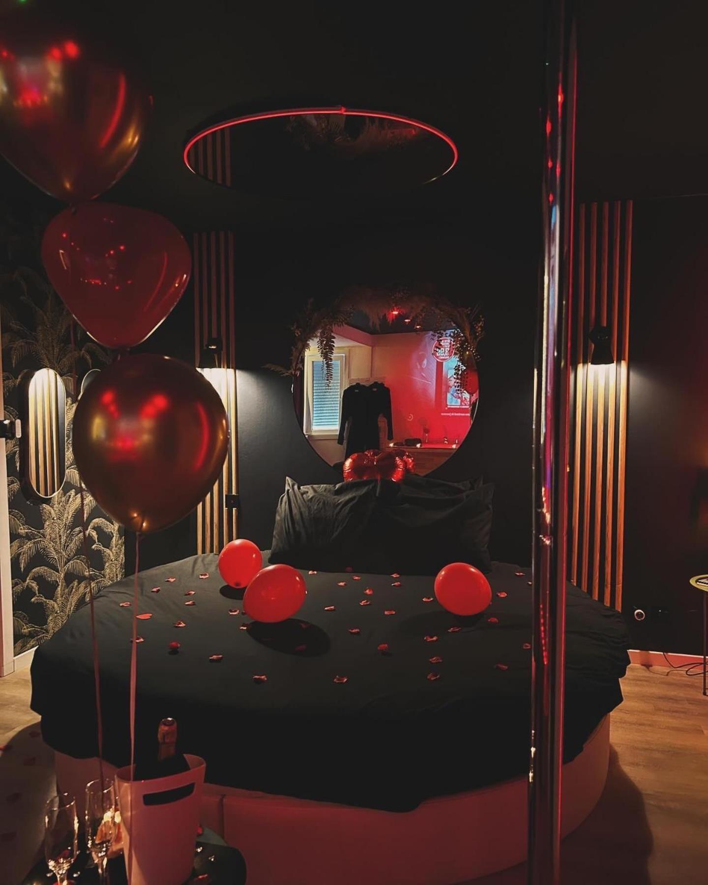Love Room Haut De Gamme - L'Extase Avec Jacuzzi Violaines Экстерьер фото