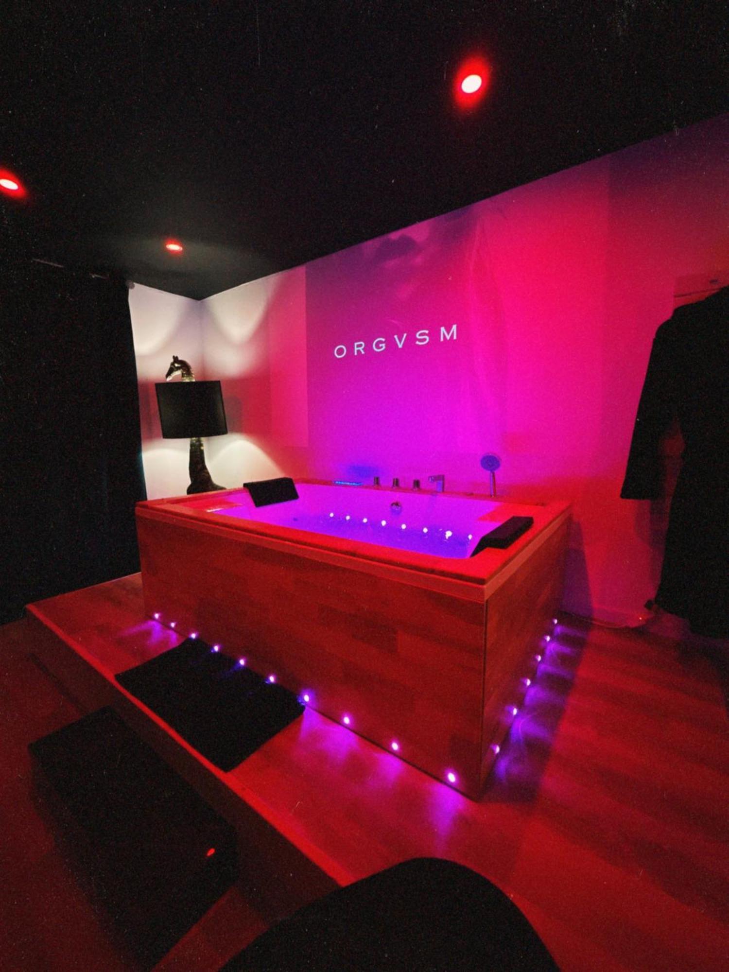 Love Room Haut De Gamme - L'Extase Avec Jacuzzi Violaines Экстерьер фото