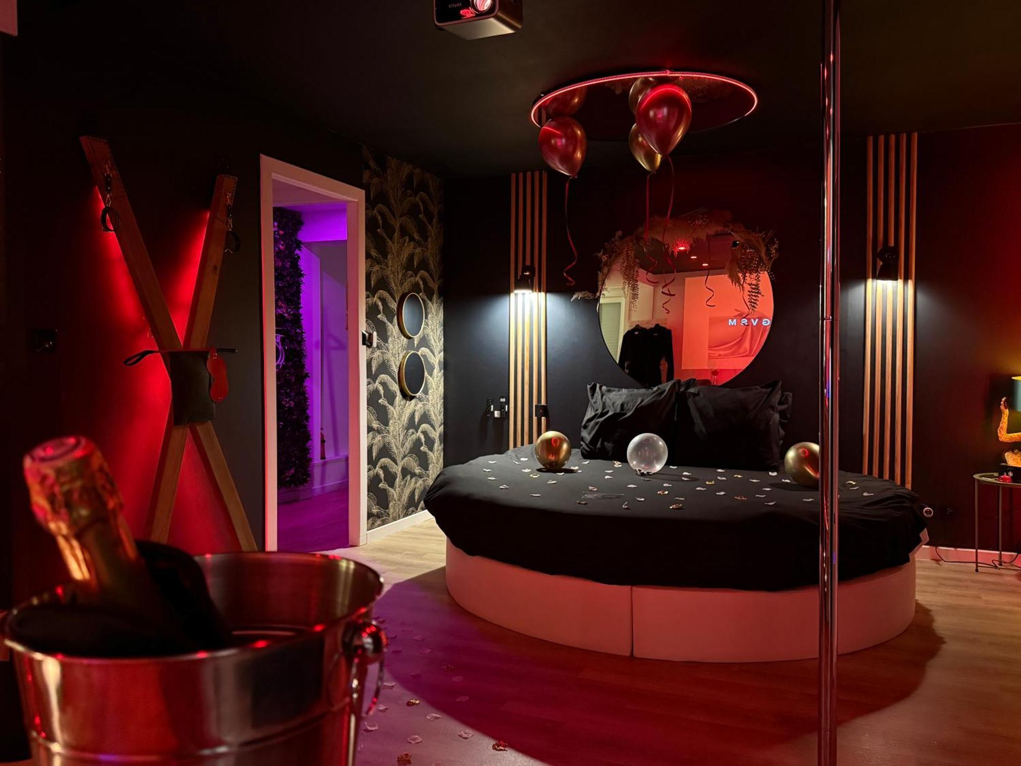 Love Room Haut De Gamme - L'Extase Avec Jacuzzi Violaines Экстерьер фото